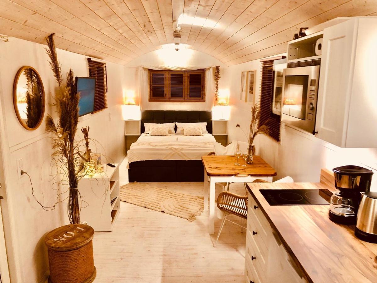 Zirkuswagen Mit Outdoor Whirlpool Und Garten Petershagen-Eggersdorf Eksteriør billede