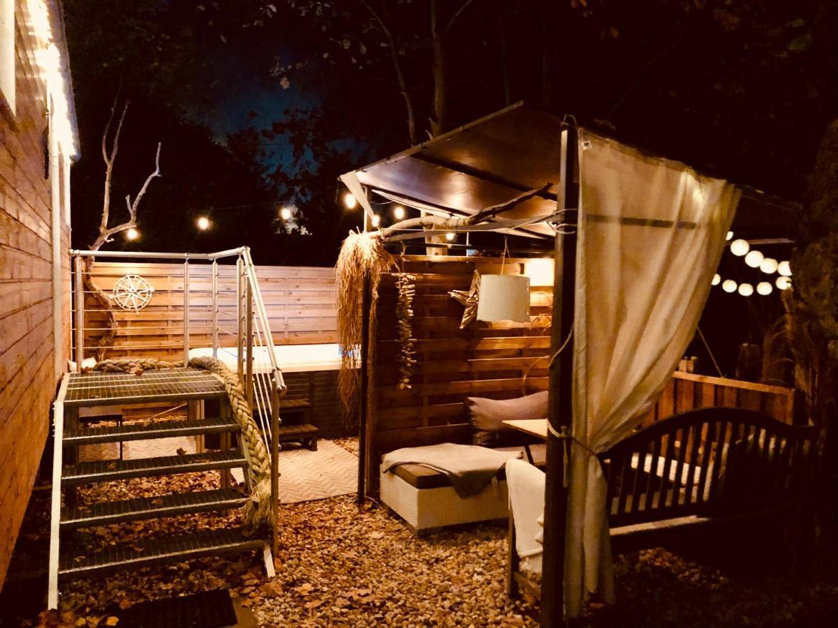 Zirkuswagen Mit Outdoor Whirlpool Und Garten Petershagen-Eggersdorf Eksteriør billede